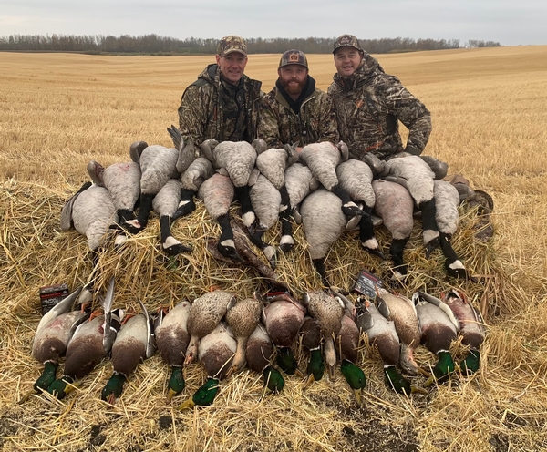 Manitoba Waterfowl Hunting Fall 2021 with Canada in the Rough