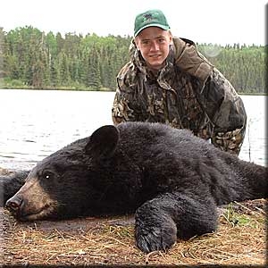 Manitoba-black-bear-hunting-1911.jpg