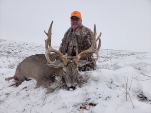 Jim%20Humphrey%20Whitetail%20-%20%28Early%29%20-%20%281%29.JPG