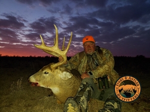 Jim%20Humphries%20Whitetail%20Buck%20-%20Early%20Season%20%282%29.JPG