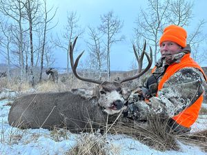 Steve%20Feath%204th%20Season%20Rifle%20Mule%20Deer%20Buck.jpg