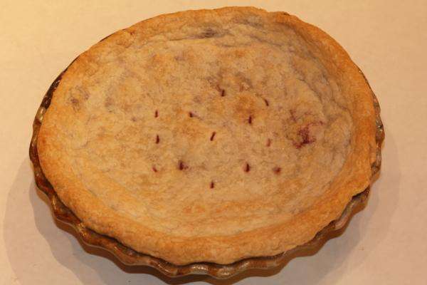 Huckelberry%20Pie%20and%20Pie%20Plate.JPG