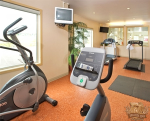 golden-eagle-lodge-exercise-room.jpg