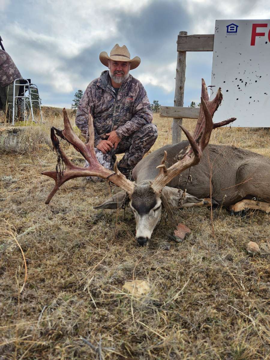 Trophy Mule Deer in SD