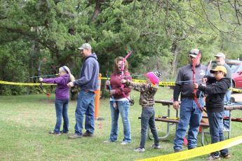 Sioux River Archery Club assisting young bow hunters